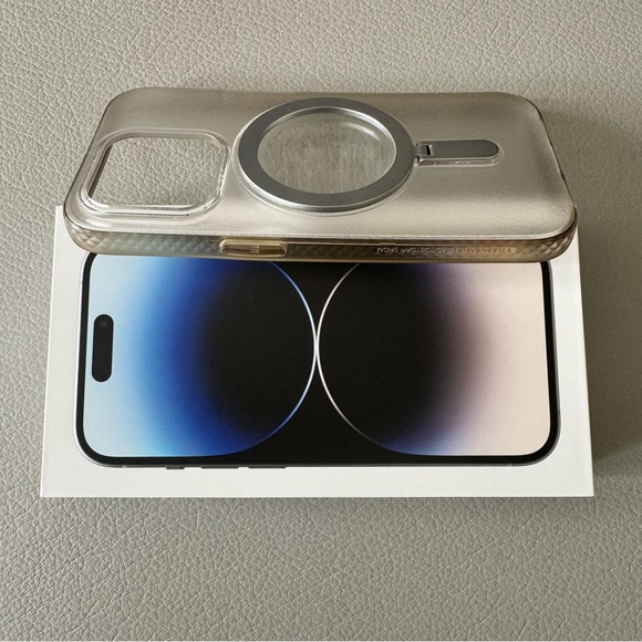 Magnetic Kickstand Case for iPhone 14 Pro | JUESHITUO | Matte Clear - Picture 2 of 9